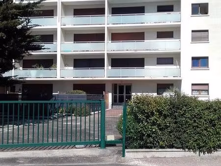 talence – t2 lumineux avec balcon  parking et cave – quartier suzon