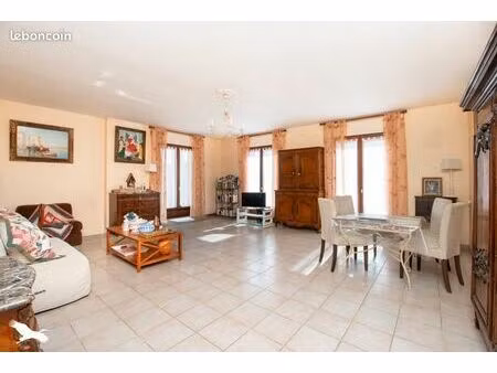 villa 4 pièces 130 m²