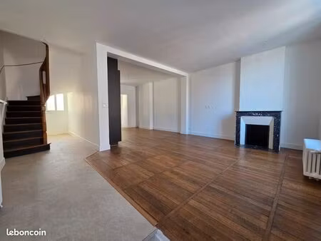 maison de ville rénovée 2026 – 115 m² – 3 chambres avec salle d’eau – tours quartier beauj