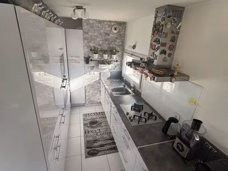 t3 europole/gare récent + garage en supplément