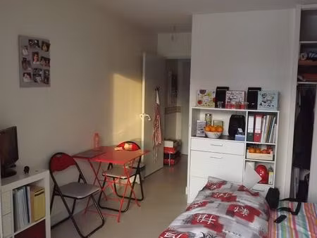 a proximité des facs des deux lions et de grandmont