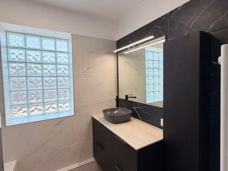 t2 refait à neuf avec box et cave