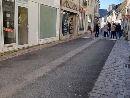 a bourgueil magasin + resserve 38 m2 local commercial ou professionnel