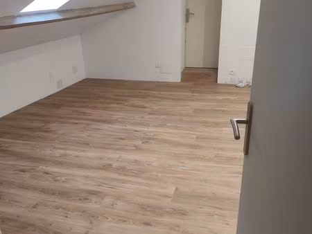 maison avec cour entièrement rénovée 80 m2( sol)