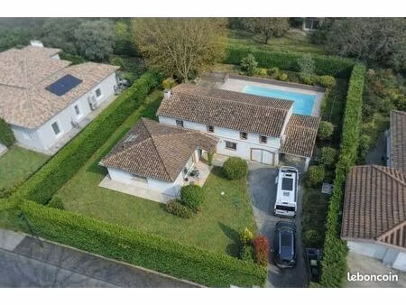 maison spacieuse avec 5 chambres & piscine – secteur recherché du moulin