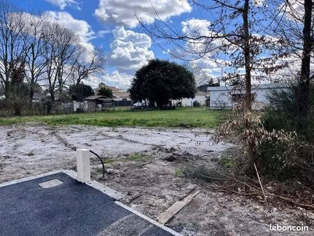 particulier vend terrain constructible viabilisé au taillan médoc viabilisé