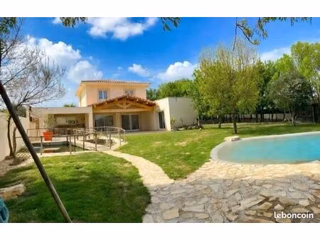 maison familiale avec piscine lagon sur grand terrain