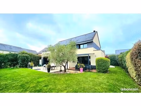 spacieuse maison d’architecte de 189 m2  5 chambres située au champ daguet