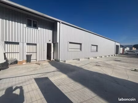 local d’activité neuf 432 m² – accès poids lourds – parking – proche centre commercial por