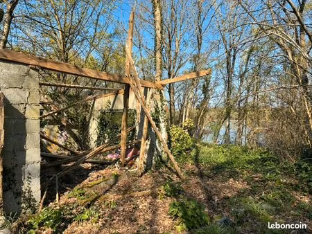 terrain boisé bord de loire