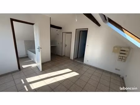 f2 calme chilleurs aux bois libre parking