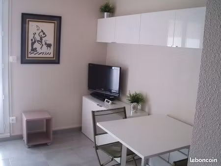 loue studio meublé à l'année sur lamalou