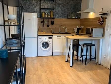 ? t2 rénové  meublé  équipé et fibré ? sans frais d’agence