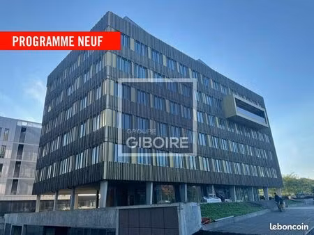 bureaux 621 m²