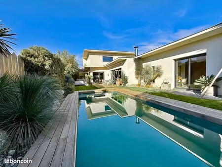 maison 6 pièces 240 m²