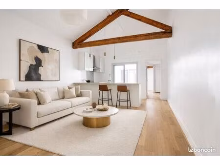 appartement t3 d'architecte avec patio privatif et stationnement