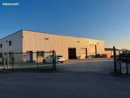 entrepôt+ bureaux sur fronton à louer