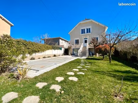 maison 215 m² - 9 pièces