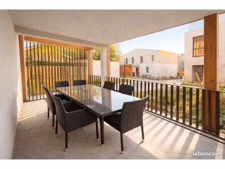 appartement 3 pièces récent avec parking privé