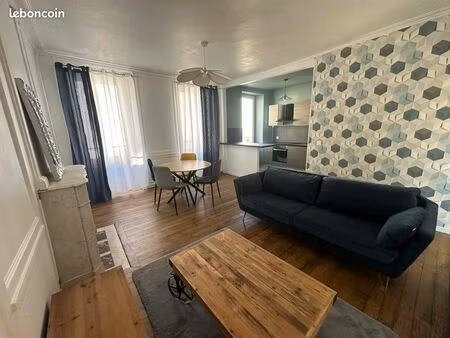 f2 meublé charme de l’ancien refait à neuf