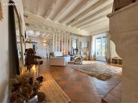 maison 144 m2 - dépendances - double garage - cave