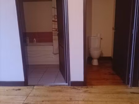 maison de village 130 m² jardin 600 m² portail parking