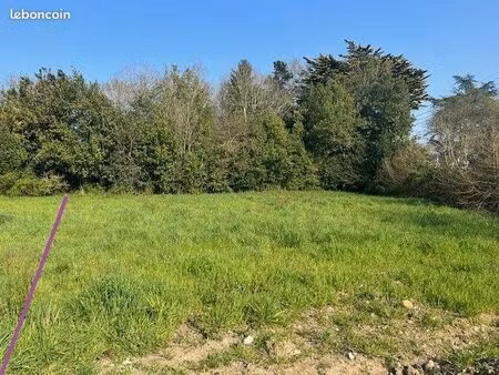 beau terrain dans un environnement privilégié à proximité des services