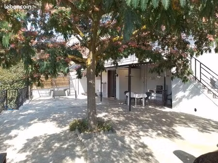 maison 138 m2 - jardin 200 m2- terrasse 93 m2 - garage 73 m2 - dépendance 43 m2