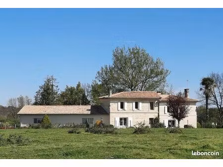 maison 6 pièces 234 m²