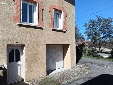 maison de ville avec 2 chambres  terrasse et garage