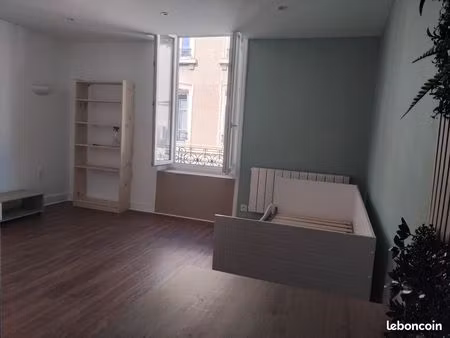 joli studio plein centre