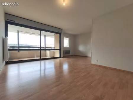 a louer appartement t3 rénové de 64m² avec balcon et cave