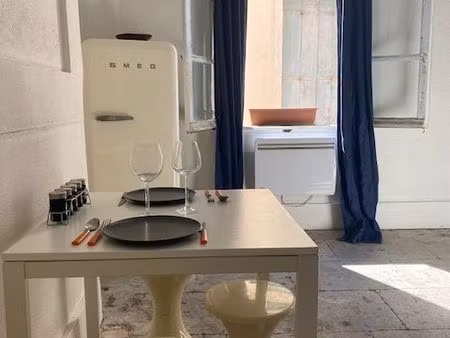 2 pièces meublé ecusson  face de droit