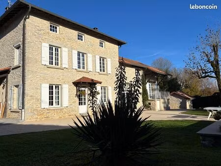 maison en pierre  8 pièces