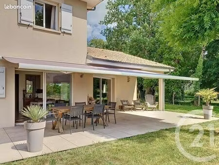 villa 5 pièces 140 m²