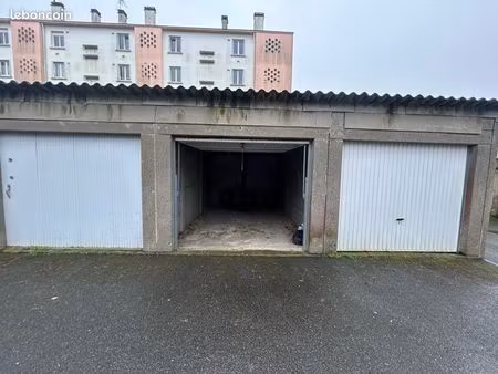 box fermé proche du centre paquebot et gare sncf