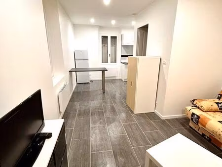 studio refait à neuf moderne