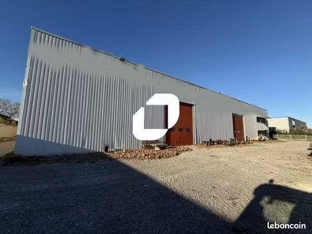 local d'activité 1 080 m²