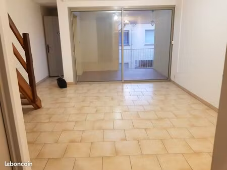 loue t4 fronton centre ville au r+1 d'une petite résidence