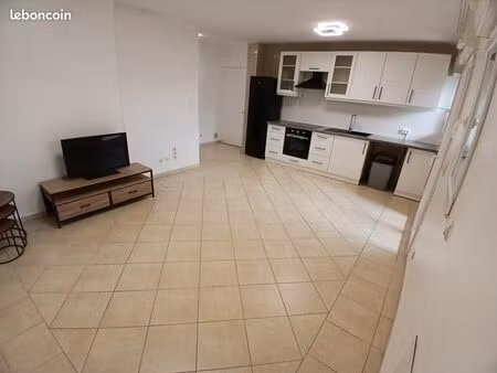 t2 43m2 refait à neuf