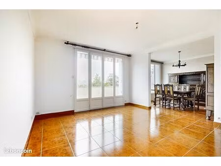 appartement lumineux avec balcon  vue dégagée  cave et local à vélos – quartier hippodrome