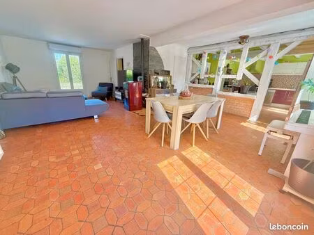 grande maison avec dépendance