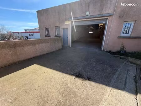 location local / entrepôt / dépôt