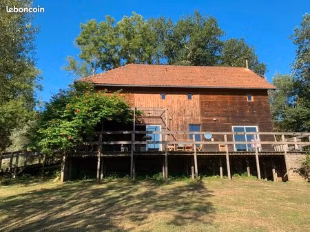 maison bardage bois   belle surface  avec dependance sur 6814 m2   proche de figeac (lot)