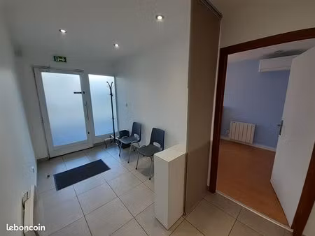 local professionnel erp : accueil + 3 pièces  58 m2