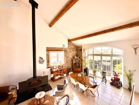 propriété 6 pièces 204 m²