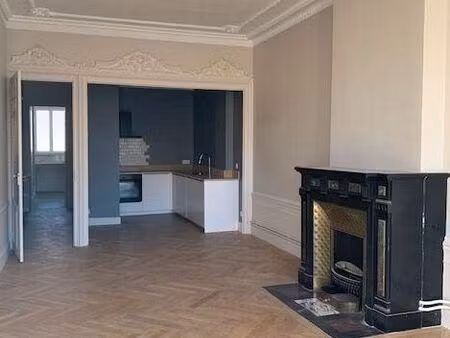 tres beau bourgeois haussmannien / 2 pièces / 64.68m² / rue de la republique / saint-etien