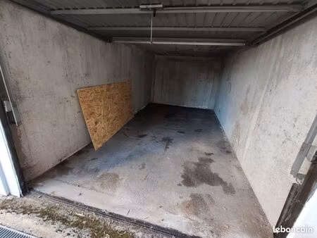 location garage  accès via bip  résidence sécurisée