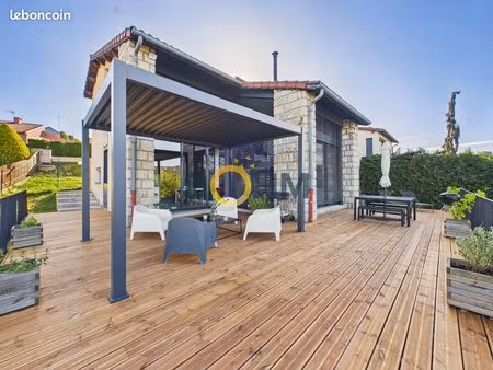 maison 6 pièces 220 m²