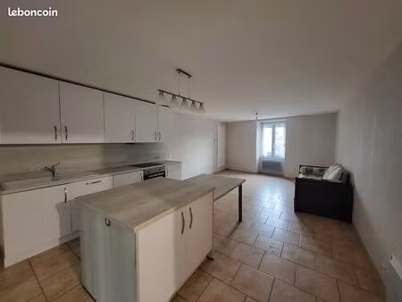 t3 meublé 74 m² rénové centre-ville lumineux + cave + parking – 770 cc